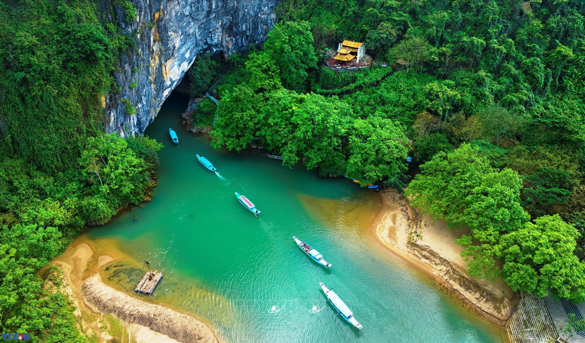 PARADISE CAVE - PHONG NHA CAVE - JOURNEY TO DISCOVER NATURAL MASTERPIECE
